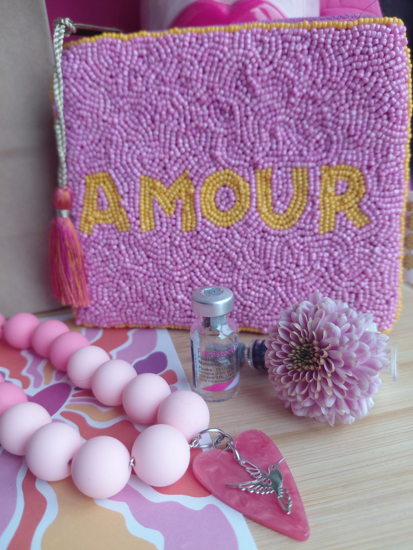 Collier Pop Love rose et sa pochette Amour