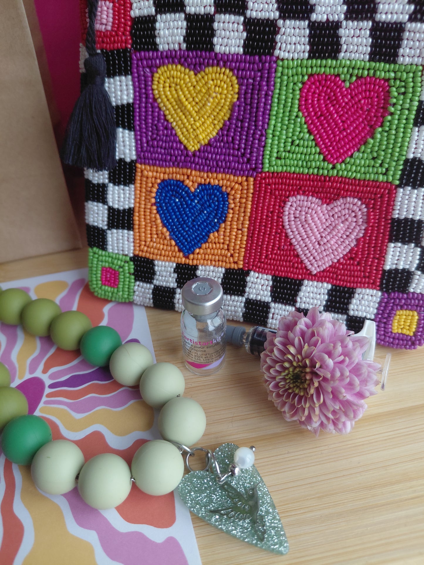 Collier Pop Love vert et sa pochette