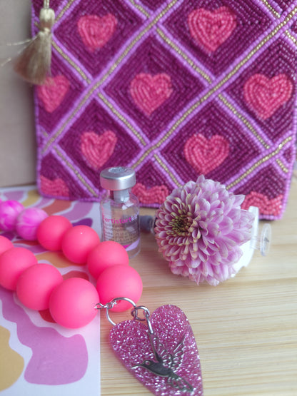 Collier Pop Love rose et sa pochette Amour