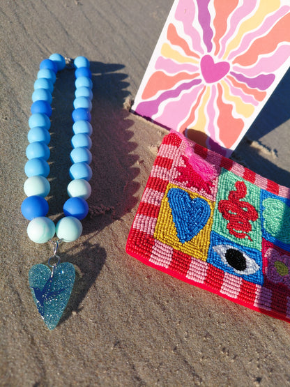 Collier Pop Love Bleu et sa pochette